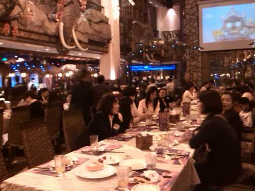 广东888集团集团举行国际妇女节自助餐会